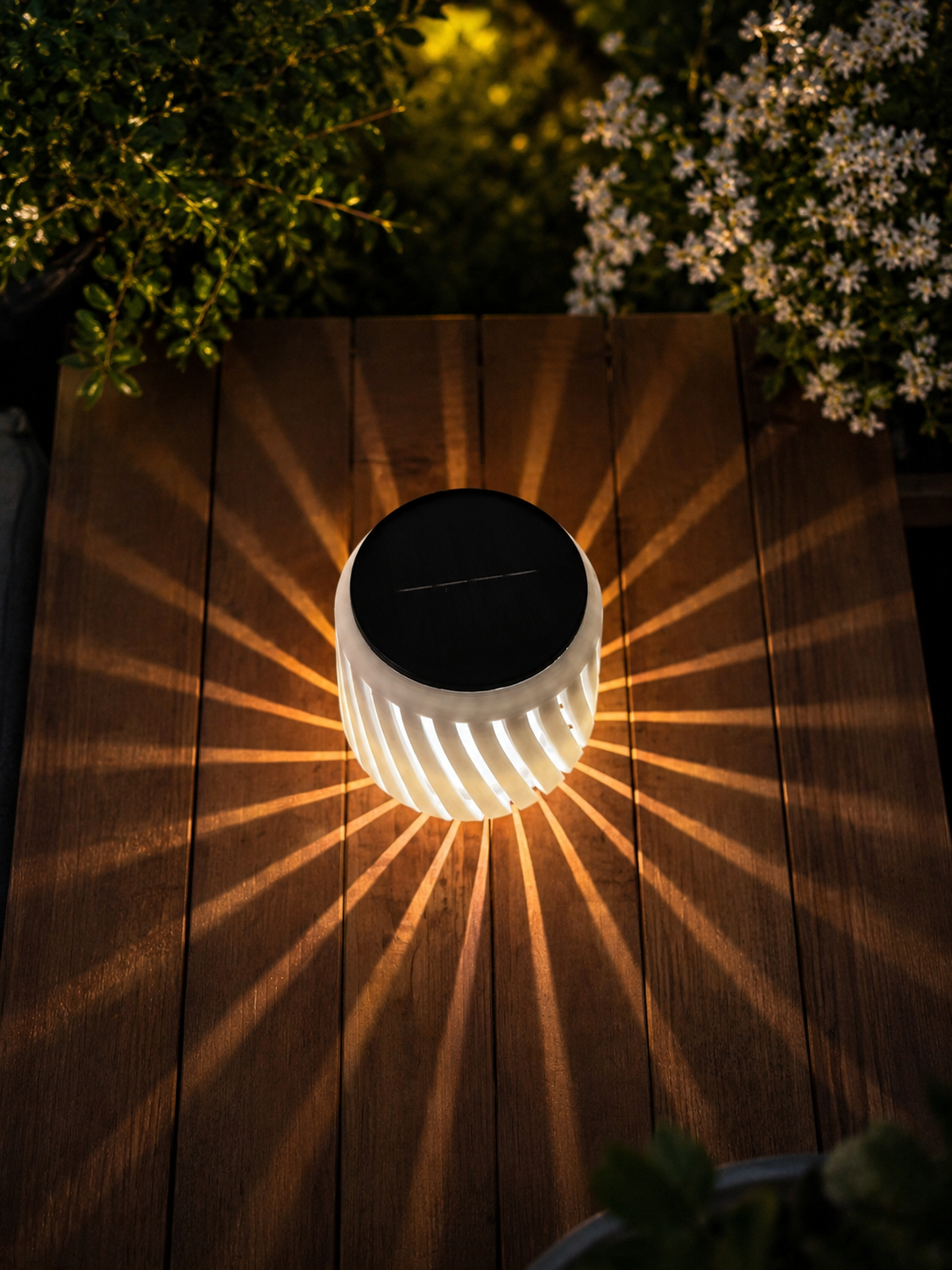 Solar Laterne LED warmweiß, Gartenfackel für 10 mm Holzstab, Gartenleuchte wetterfest, Balkon Terrasse Deko, Geschenkidee