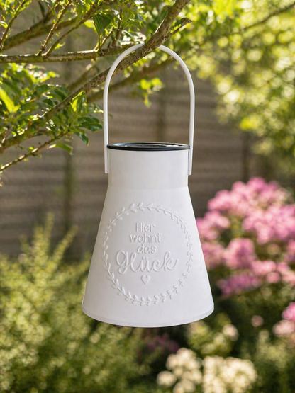 Solarlampe „Hier wohnt das Glück“ – Gartenlampe mit Solareinsatz